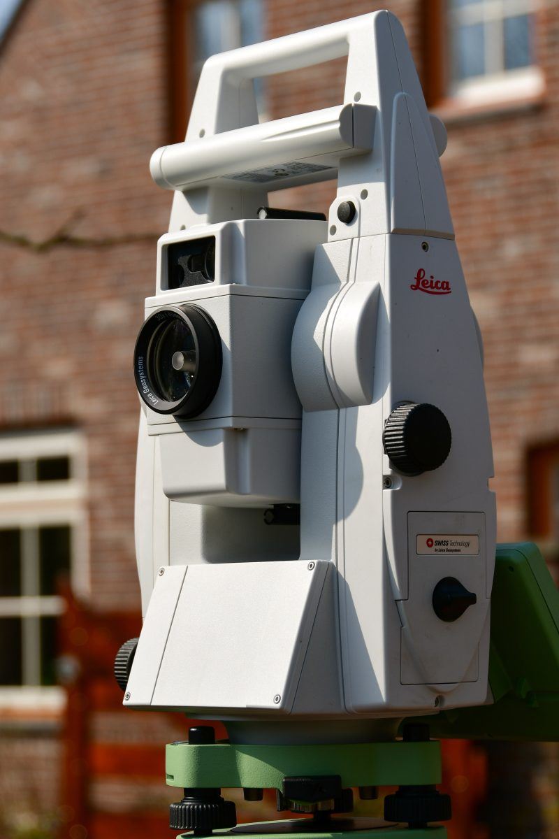 أجهزة مساحة ليزرية Total Station Leica